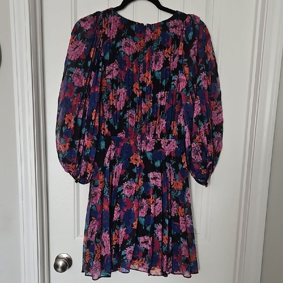 La Maison Talulah Floral V Neck In Size M - Picture 7 of 8